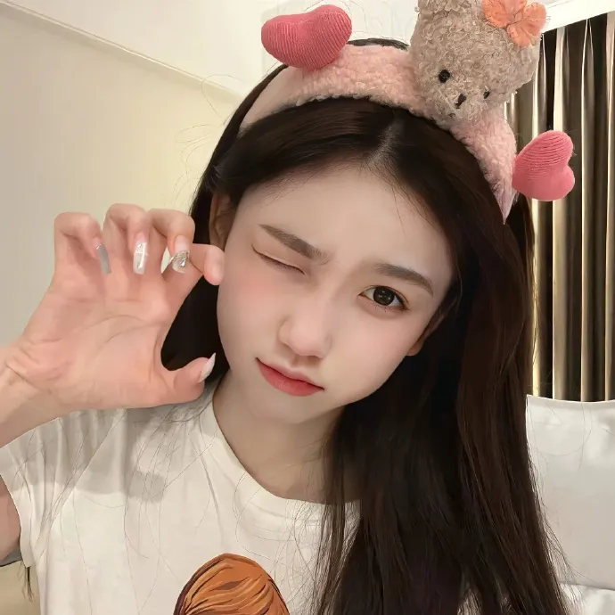 当红小花被曝隐婚生子传闻，前后半年高档私房菜馆画面流出